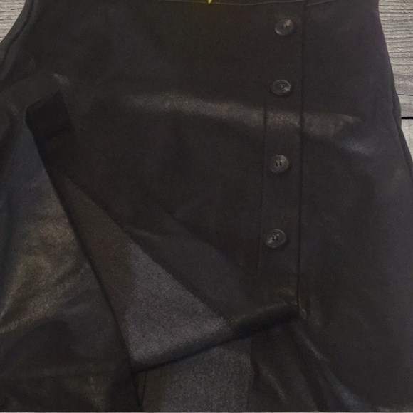 BLACK FAUX LEATHER BUTTON DETAIL LINED MIDI SKIRT - Picture 7 of 9